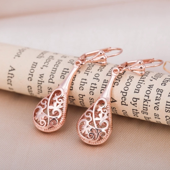 Jewelry - Rose Gold Filigree Earrings